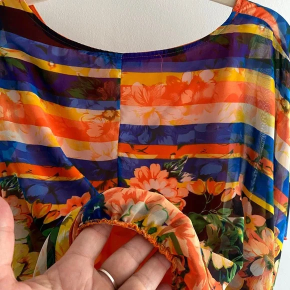 West Kei multicolored blouse, size small, great condition. Lining. - Picture 7 of 12